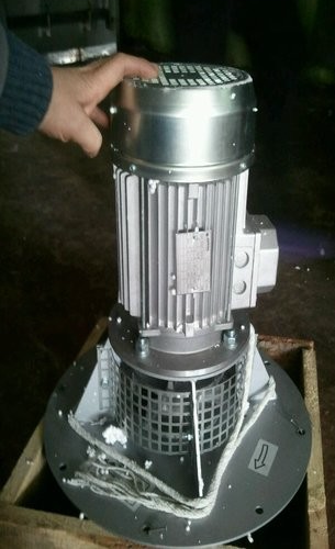 Двигатель к тепловому вентилятору печи Ротор-Агро